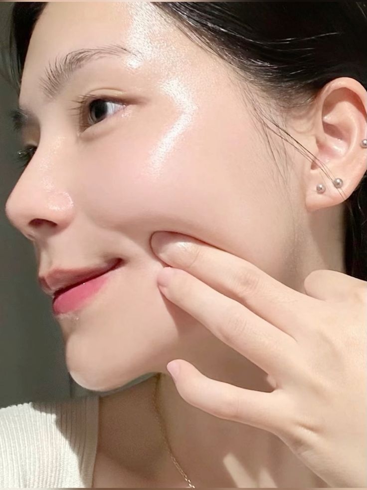 Dưỡng ẩm da mềm mại với MK Cosmetics